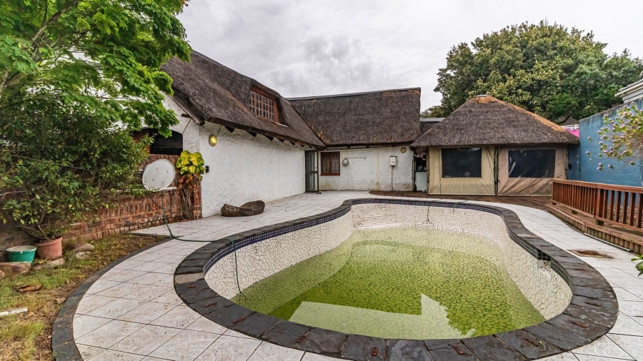 4 Bedroom Property for Sale in Bonza Bay Eastern Cape